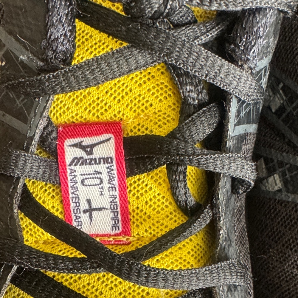 Mizuno Wave Inspire 10 Black and Yellow Sports Shoes, Size 13. - Picture 2 of 5